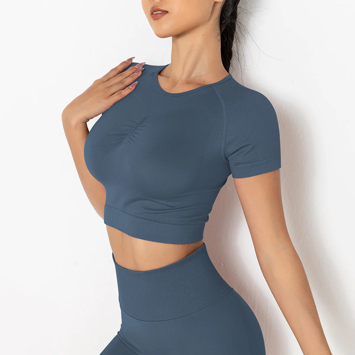 Seamless Knitted Sports Yoga Shirt for Women